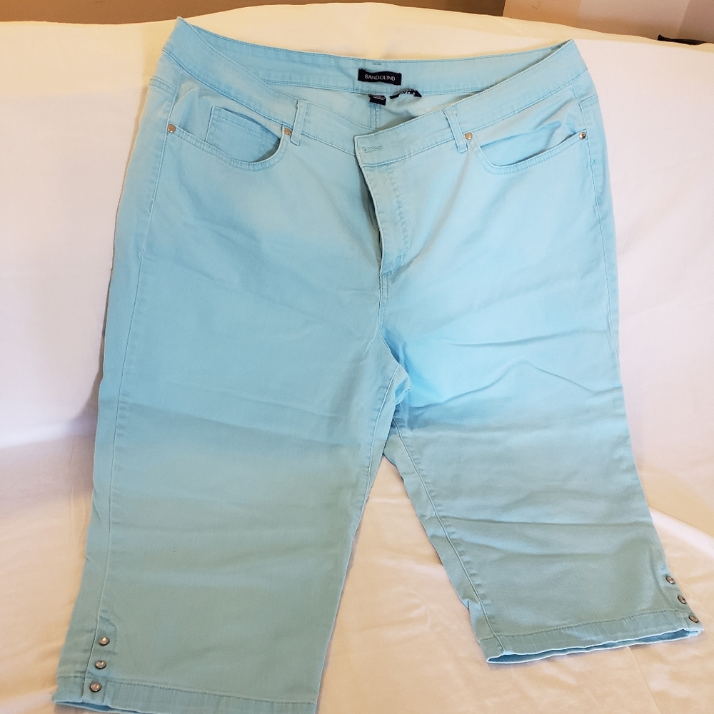 Light Blue Denim Capris By Bandolino